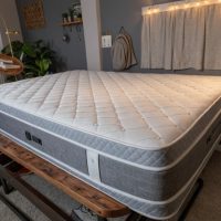 Descansa como mereces. El colchón Premium está diseñado para quienes buscan una experiencia de descanso unica, donde la tecnología y el confort se unen para ofrecer un sueño profundo y reparador cada noche.